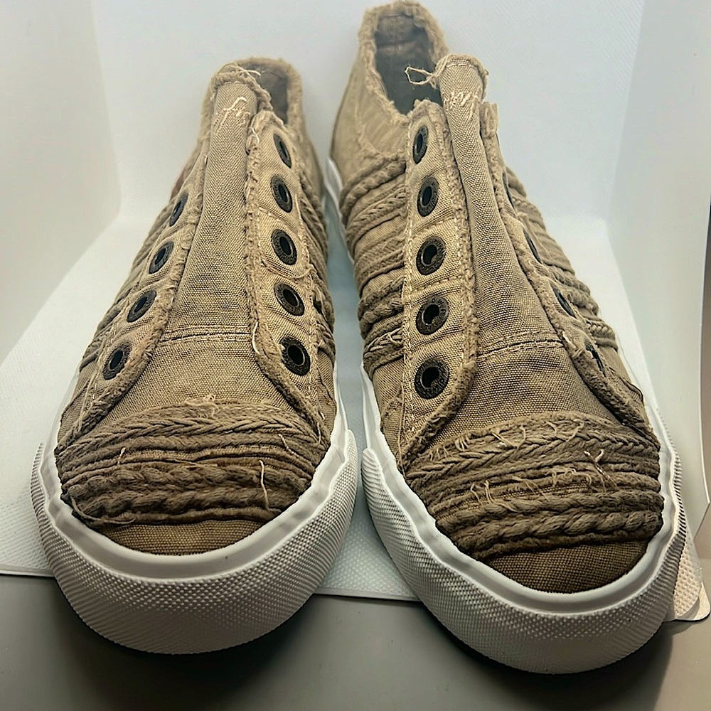 Blowfish Parlane Desert Khaki Washed Canvas slip on shoes